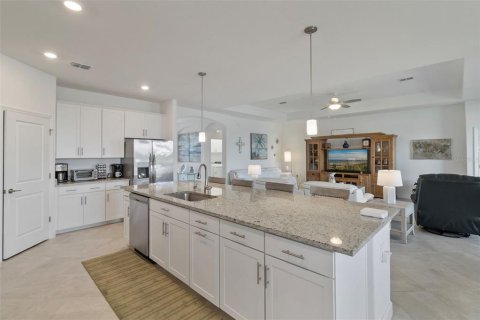House in Bradenton, Florida 3 bedrooms, 226.59 sq.m. № 1827835 - photo 16