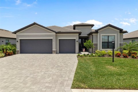 House in Bradenton, Florida 3 bedrooms, 226.59 sq.m. № 1827835 - photo 1
