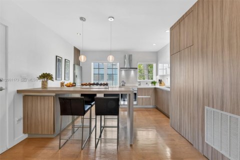 Condo in Miami Beach, Florida, 1 bedroom  № 2065173 - photo 14