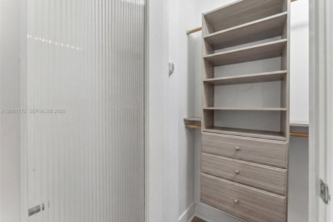 Condo in Miami Beach, Florida, 1 bedroom  № 2065173 - photo 11