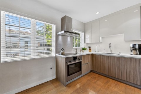 Condo in Miami Beach, Florida, 1 bedroom  № 2065173 - photo 5