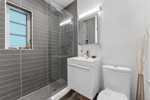 Condo in Miami Beach, Florida, 1 bedroom  № 2065173 - photo 8