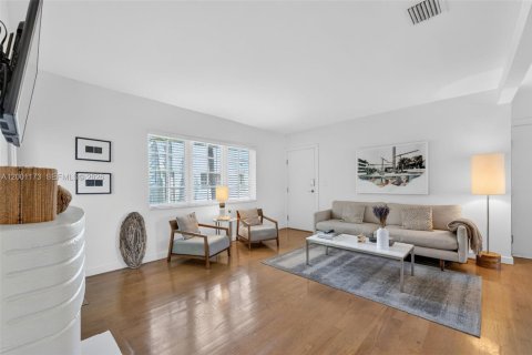 Condo in Miami Beach, Florida, 1 bedroom  № 2065173 - photo 13