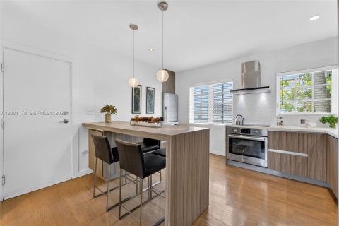 Condo in Miami Beach, Florida, 1 bedroom  № 2065173 - photo 3