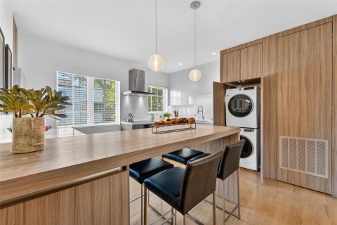 Condo in Miami Beach, Florida, 1 bedroom  № 2065173 - photo 4