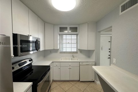 Copropriété à louer à Pembroke Pines, Floride: 2 chambres, 102.19 m2 № 2027460 - photo 5