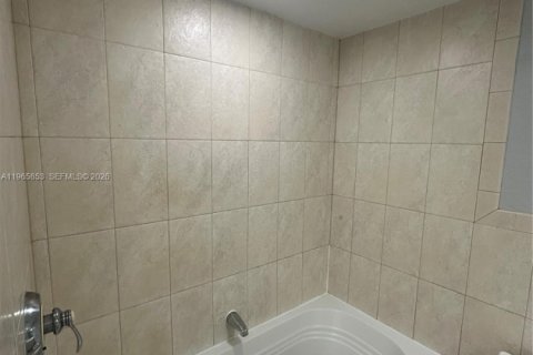 Copropriété à louer à Pembroke Pines, Floride: 2 chambres, 102.19 m2 № 2027460 - photo 14