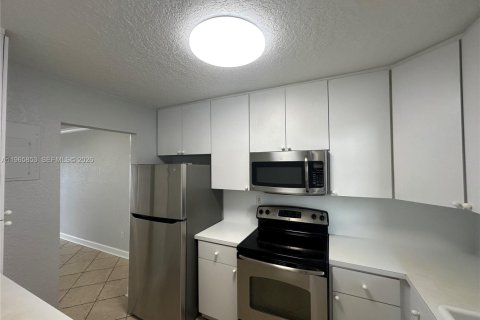 Copropriété à louer à Pembroke Pines, Floride: 2 chambres, 102.19 m2 № 2027460 - photo 6