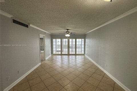 Copropriété à louer à Pembroke Pines, Floride: 2 chambres, 102.19 m2 № 2027460 - photo 2