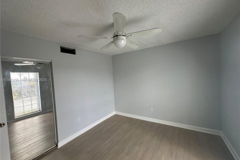 Copropriété à louer à Pembroke Pines, Floride: 2 chambres, 102.19 m2 № 2027460 - photo 13