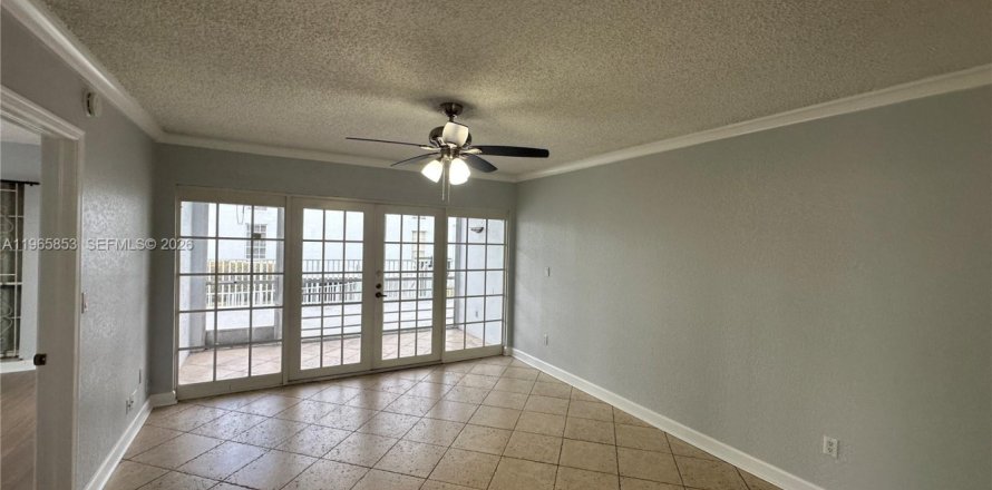 Condo à Pembroke Pines, Floride, 2 chambres  № 2027460