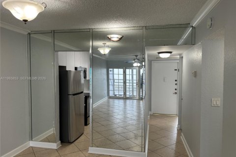Copropriété à louer à Pembroke Pines, Floride: 2 chambres, 102.19 m2 № 2027460 - photo 4