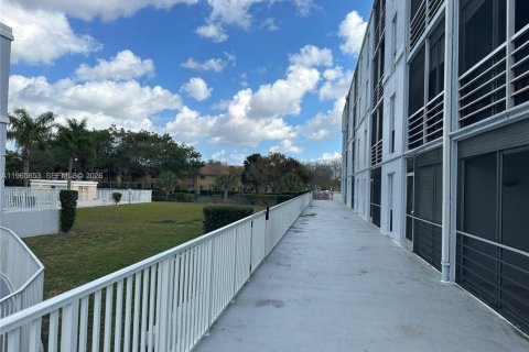 Copropriété à louer à Pembroke Pines, Floride: 2 chambres, 102.19 m2 № 2027460 - photo 22