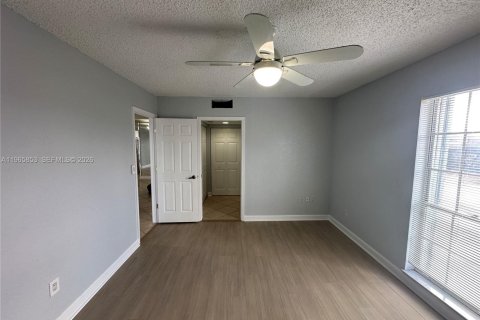 Copropriété à louer à Pembroke Pines, Floride: 2 chambres, 102.19 m2 № 2027460 - photo 10