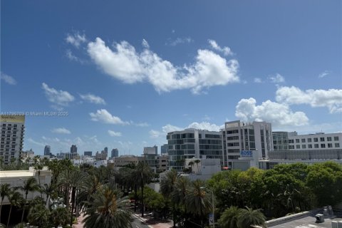 Condo in Miami Beach, Florida, 2 bedrooms  № 1860908 - photo 22