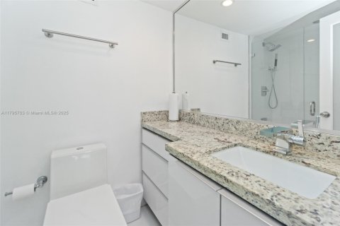 Condo in Miami Beach, Florida, 2 bedrooms  № 1860908 - photo 19