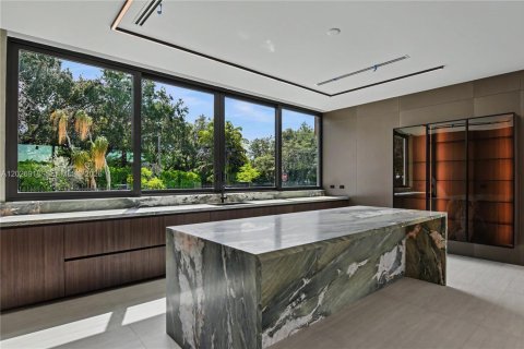 Villa ou maison à vendre à Pinecrest, Floride: 6 chambres, 686.36 m2 № 2253534 - photo 18