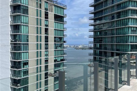 Condo in Miami, Florida, 1 bedroom  № 1833731 - photo 13