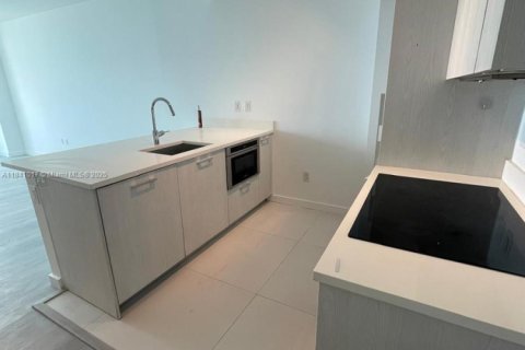 Condo in Miami, Florida, 1 bedroom  № 1833731 - photo 7