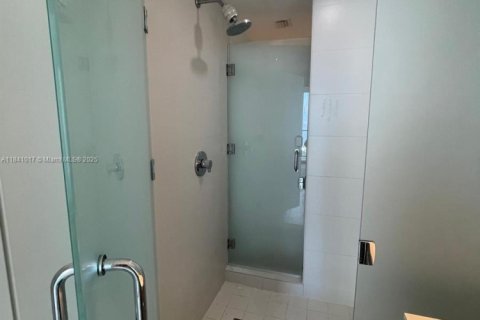Condo in Miami, Florida, 1 bedroom  № 1833731 - photo 9