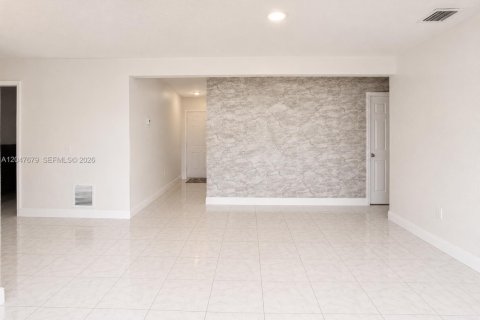 Casa en venta en Miramar, Florida, 3 dormitorios, 117.24 m2 № 2173219 - foto 3