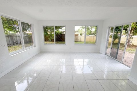 Casa en venta en Miramar, Florida, 3 dormitorios, 117.24 m2 № 2173219 - foto 2