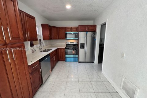 Casa en venta en Miramar, Florida, 3 dormitorios, 117.24 m2 № 2173219 - foto 4