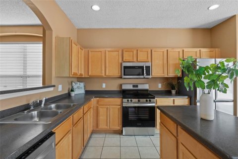 Casa en venta en Kissimmee, Florida, 6 dormitorios, 263.29 m2 № 1384822 - foto 7