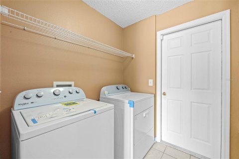 Casa en venta en Kissimmee, Florida, 6 dormitorios, 263.29 m2 № 1384822 - foto 16