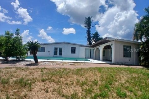 House in Port Charlotte, Florida 3 bedrooms, 176.42 sq.m. № 1879412 - photo 27
