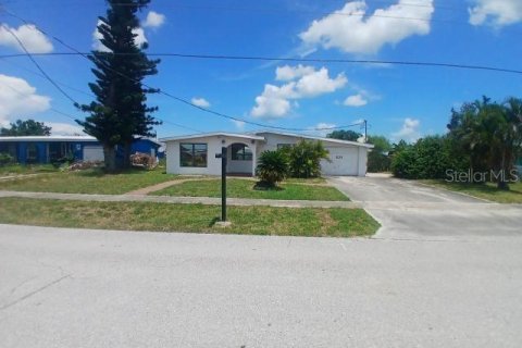 House in Port Charlotte, Florida 3 bedrooms, 176.42 sq.m. № 1879412 - photo 1