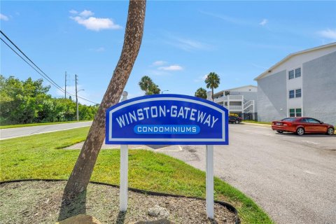 Condo in Saint Petersburg, Florida, 1 bedroom  № 1866238 - photo 24