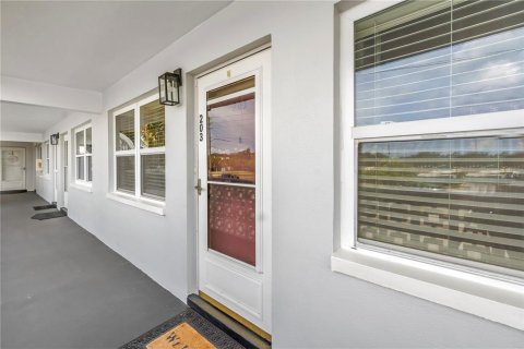 Condo in Saint Petersburg, Florida, 1 bedroom  № 1866238 - photo 3