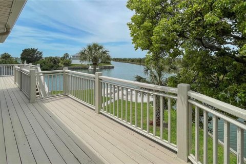 House in Hernando Beach, Florida 3 bedrooms, 162.39 sq.m. № 1618064 - photo 20