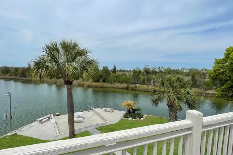House in Hernando Beach, Florida 3 bedrooms, 162.39 sq.m. № 1618064 - photo 18