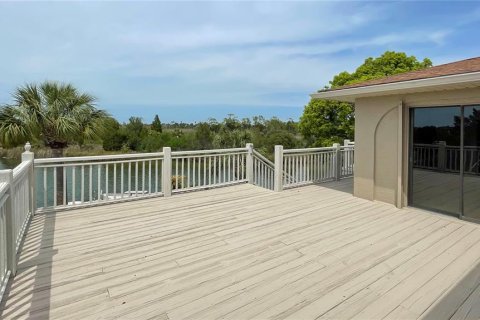 House in Hernando Beach, Florida 3 bedrooms, 162.39 sq.m. № 1618064 - photo 19