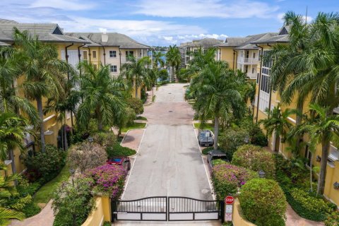 Copropriété à louer à West Palm Beach, Floride: 1 chambre, 100.15 m2 № 1207791 - photo 1