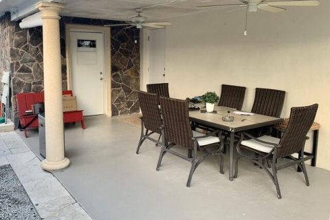 House in Lake Worth, Florida 3 bedrooms, 110.09 sq.m. № 2428182 - photo 3