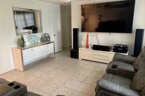 House in Lake Worth, Florida 3 bedrooms, 110.09 sq.m. № 2428182 - photo 5