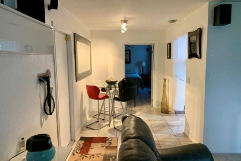 House in Lake Worth, Florida 3 bedrooms, 110.09 sq.m. № 2428182 - photo 6