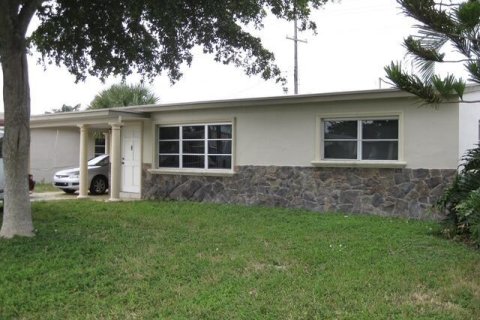 House in Lake Worth, Florida 3 bedrooms, 110.09 sq.m. № 2428182