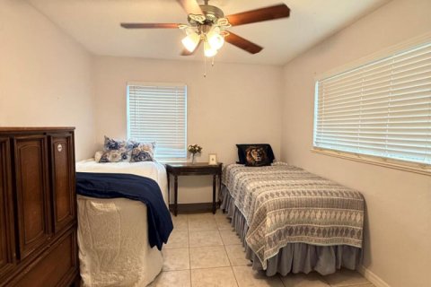 House in Lake Worth, Florida 3 bedrooms, 110.09 sq.m. № 2428182 - photo 11