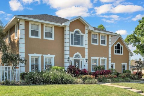 House in Lakeland, Florida 4 bedrooms, 372.72 sq.m. № 1918513 - photo 1