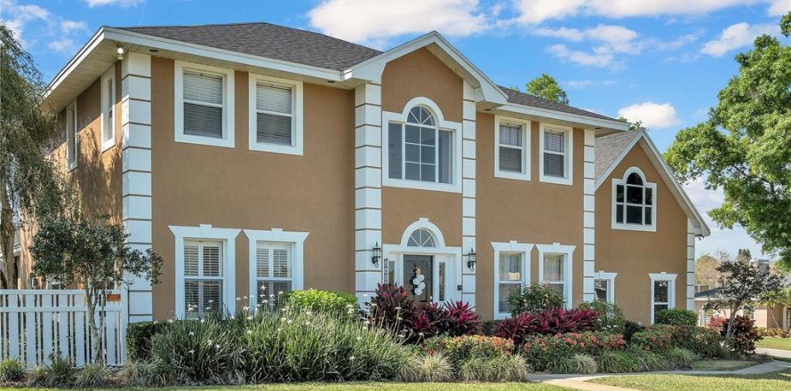 House in Lakeland, Florida 4 bedrooms, 372.72 sq.m. № 1918513
