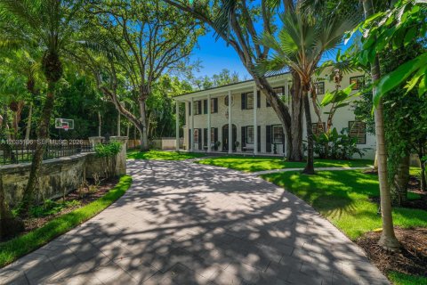 House in Miami, Florida 6 bedrooms, 557.41 sq.m. № 2186122 - photo 23