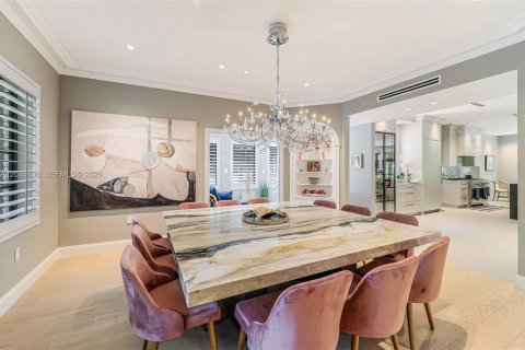 House in Miami, Florida 6 bedrooms, 557.41 sq.m. № 2186122 - photo 25