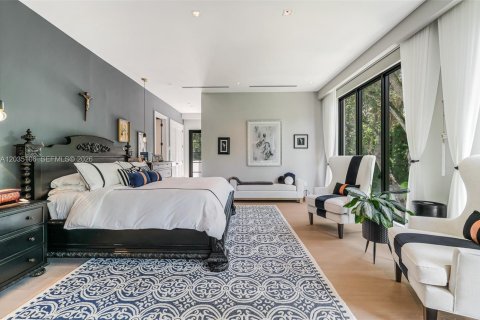 House in Miami, Florida 6 bedrooms, 557.41 sq.m. № 2186122 - photo 18