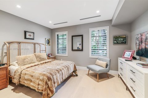House in Miami, Florida 6 bedrooms, 557.41 sq.m. № 2186122 - photo 5