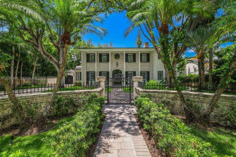 House in Miami, Florida 6 bedrooms, 557.41 sq.m. № 2186122