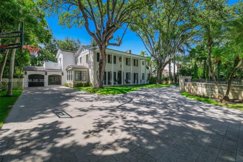 House in Miami, Florida 6 bedrooms, 557.41 sq.m. № 2186122 - photo 22